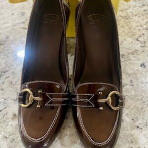Joan & David Bronze Paten Pump. Brushed Gold Buckle. Size 9M